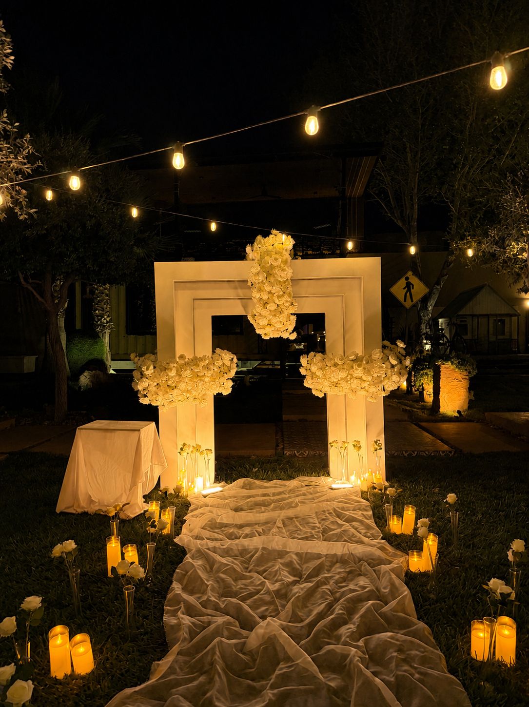 Mampara cuadrada con guías florales y velas del paquete Velvet